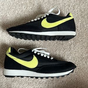 Nike Daybreak ‘Limelight’ Sneakers. Mens size 5.5 or Womens size 7